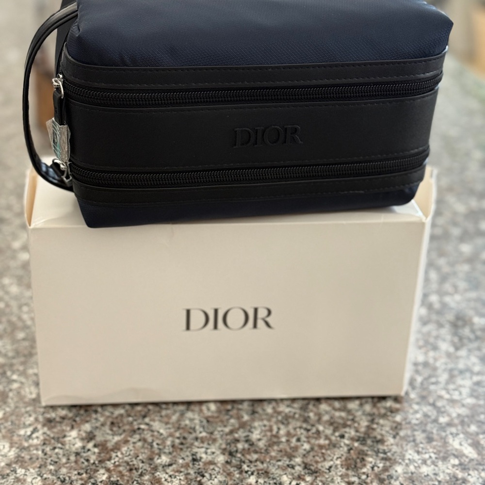Dior Black Toiletry Bag with Sleek Design and Water-Resistant Material - Picture 5 of 5